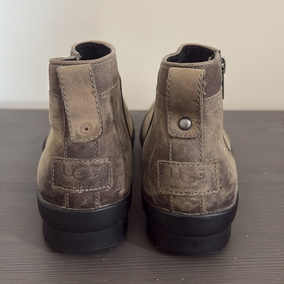 Ugg Attell Black Waterproof Leather Bootie Side Zip Wool Lining Size 7.5 - Picture 4 of 12